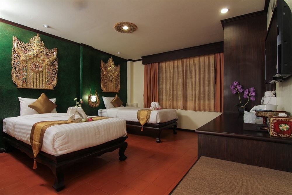 Pl Guesthouse Patong Esterno foto