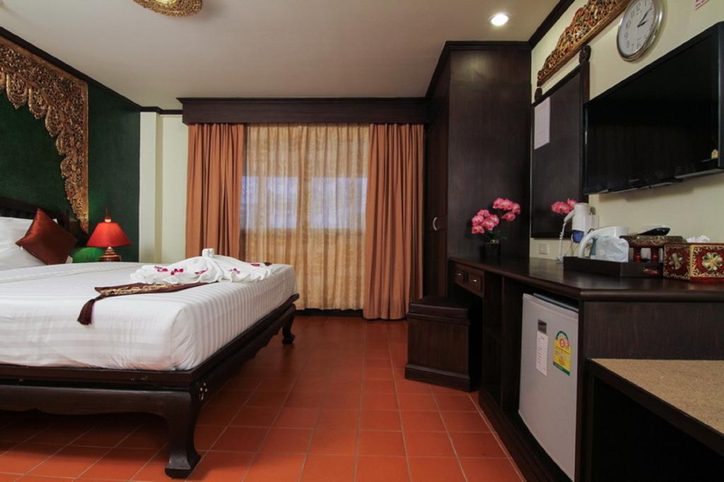 Pl Guesthouse Patong Esterno foto