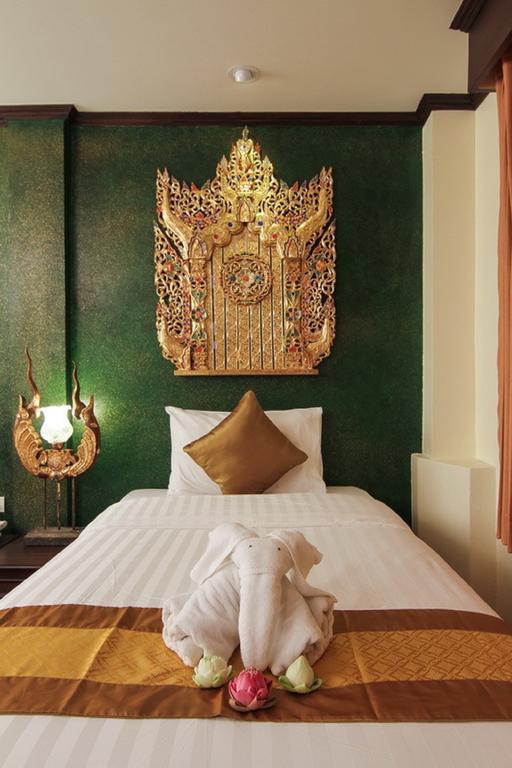 Pl Guesthouse Patong Esterno foto