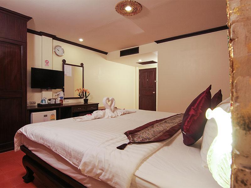 Pl Guesthouse Patong Esterno foto