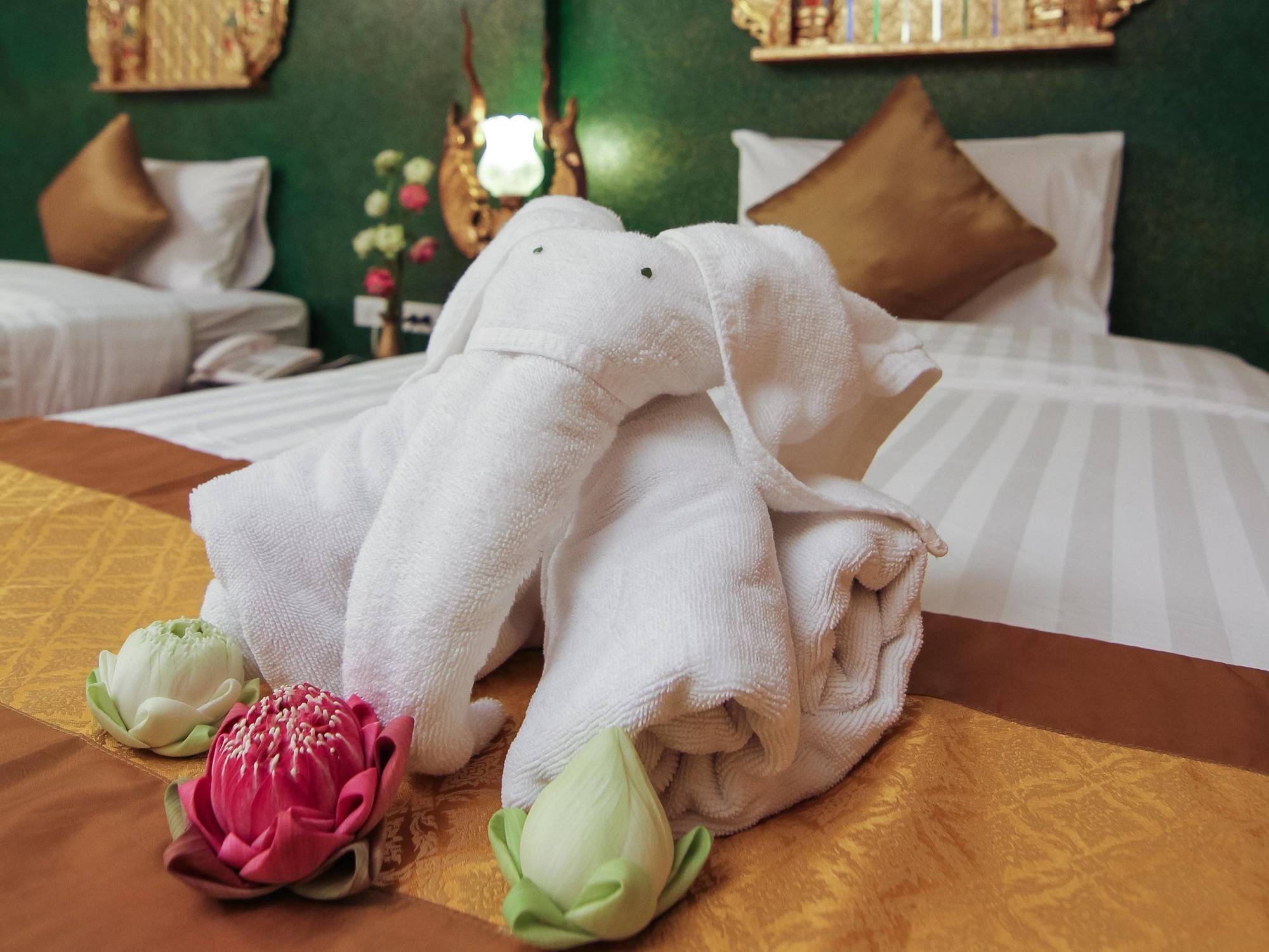 Pl Guesthouse Patong Esterno foto