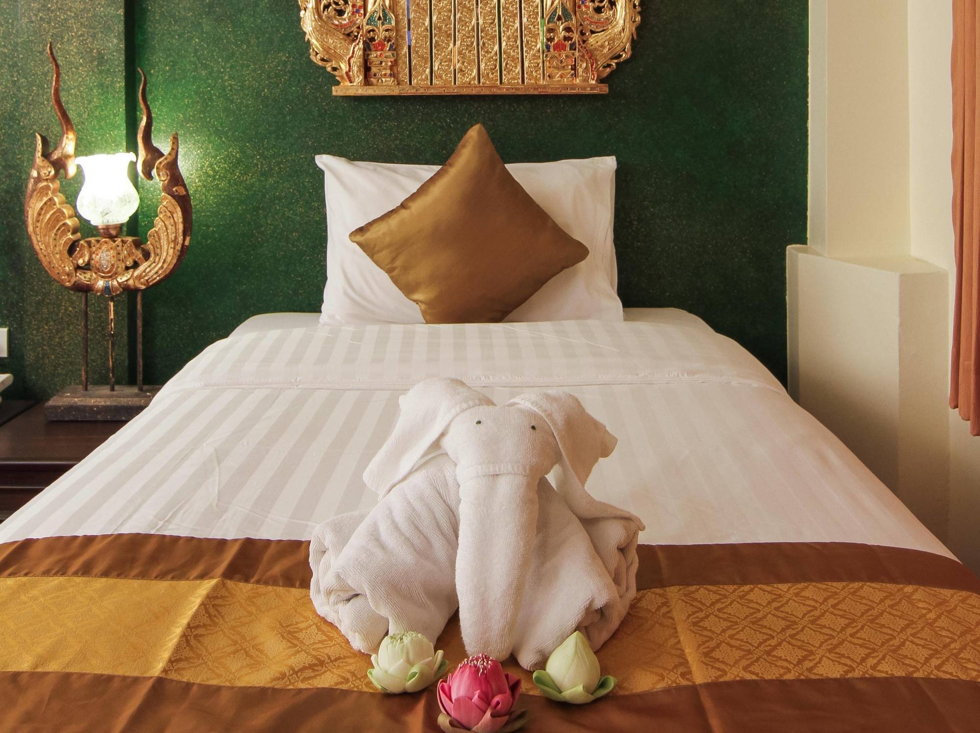 Pl Guesthouse Patong Esterno foto